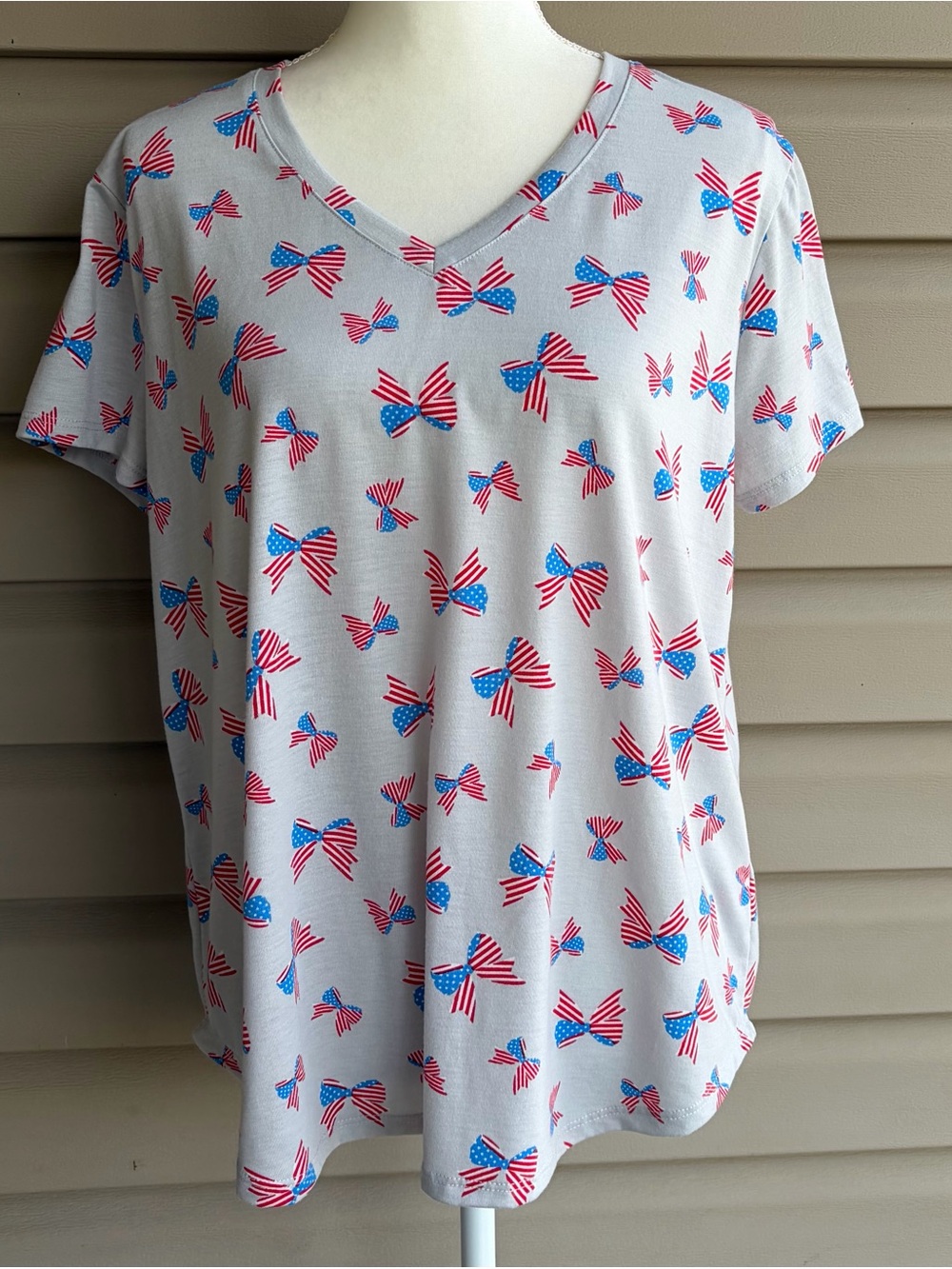 •Freshman 1996• Patriotic Bow Print Short Sleeved Tee – Size XL